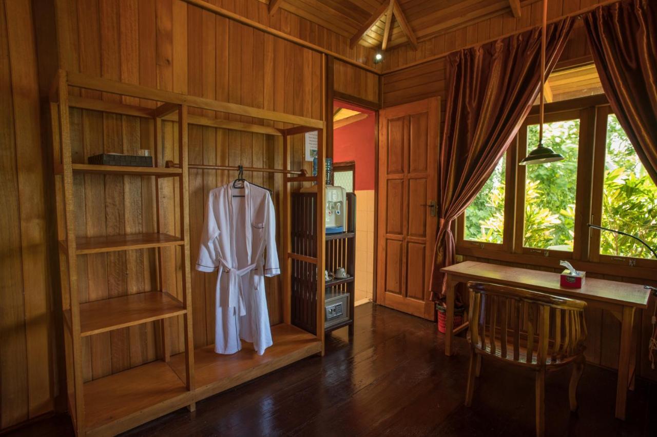 K2 Lembeh Dive Resort Bitung Exteriör bild