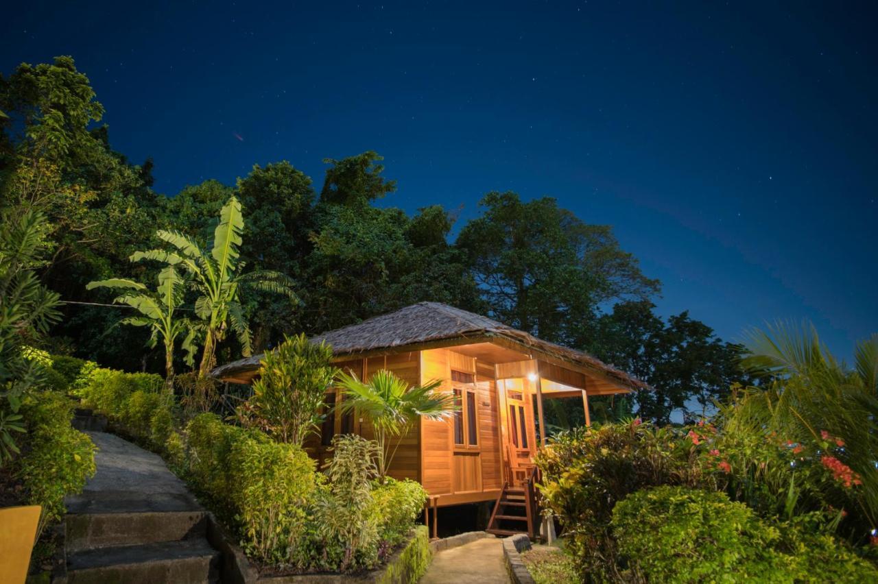 K2 Lembeh Dive Resort Bitung Exteriör bild
